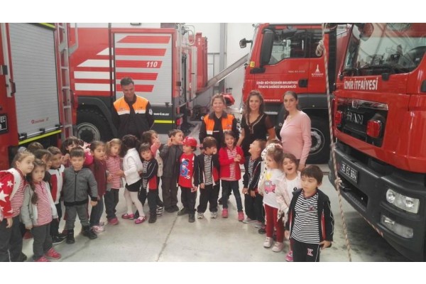 MİNİKLER İTFAİYECİLİĞİ ÖĞRENDİ