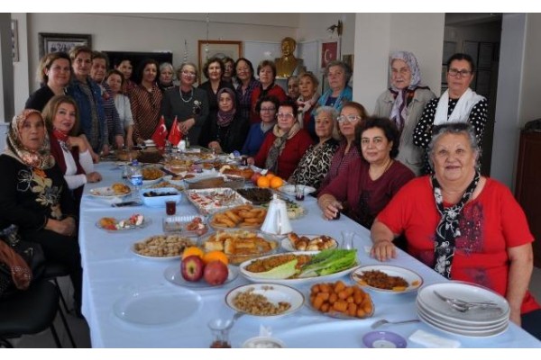 YARDIM SEVENLER YERLİ MALI HAFTASINI KUTLADI