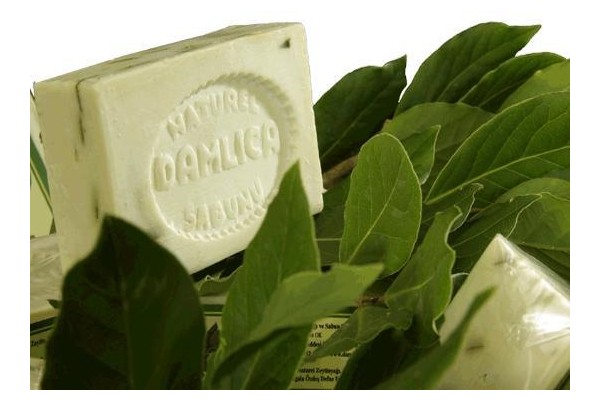 ALİAĞA'YA HATAY'DAN GELEN GÜZELLİK İKSİRİ: DEFNE SABUNU