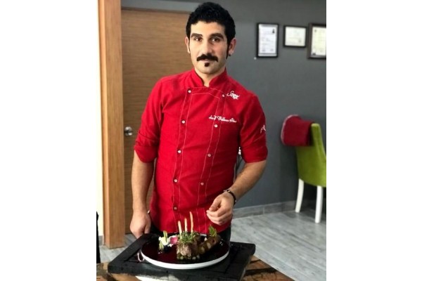 ALİAĞALI ÜNLÜ ŞEF YİNE SAHNEDE