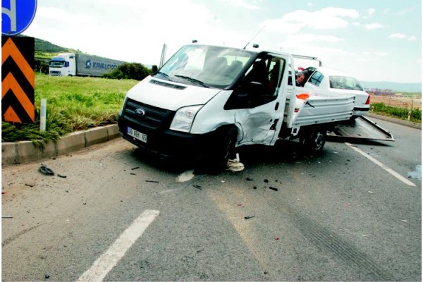 Yurttaşlar kavşağında yine kaza