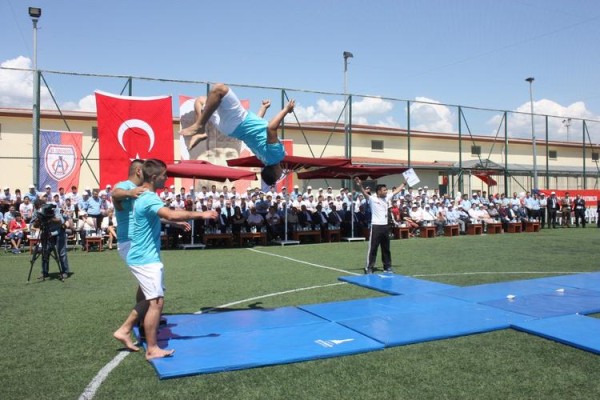 CEZAEVİNDE 19 MAYIS’I KUTLADILAR