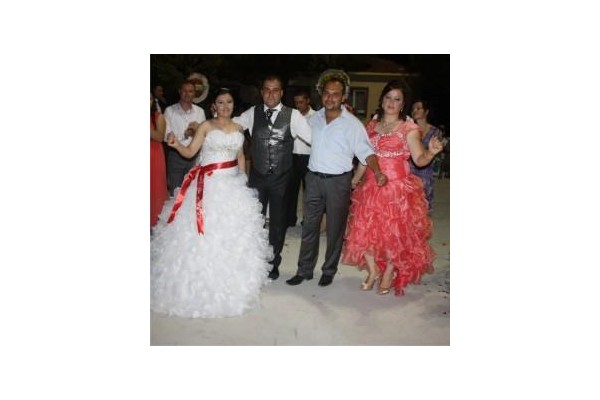 ECZANE’DE BAŞLAYAN AŞK EVLİLİKLE NOKTALANDI