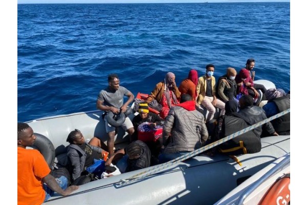 19 DÜZENSİZ GÖÇMEN YAKALANDI