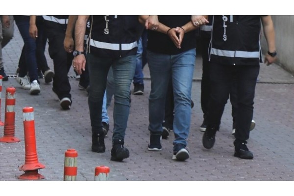 FETÖ operasyonunda 20 şüpheli yakalandı