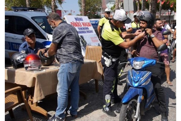 POLİSTEN KASK HEDİYELİ TOPLANTI