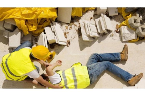 BACADAN DÜŞEN İŞÇİ YAŞAMINI YİTİRDİ