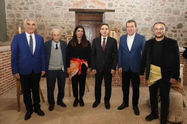 Bergama’da tarihi tören