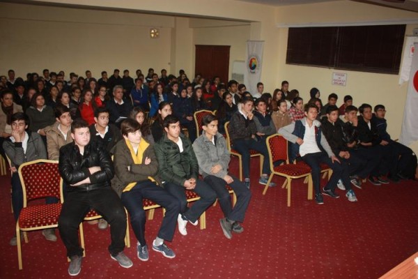 “HER YIL 100 BİN KİŞİ SİGARADAN ÖLÜYOR”