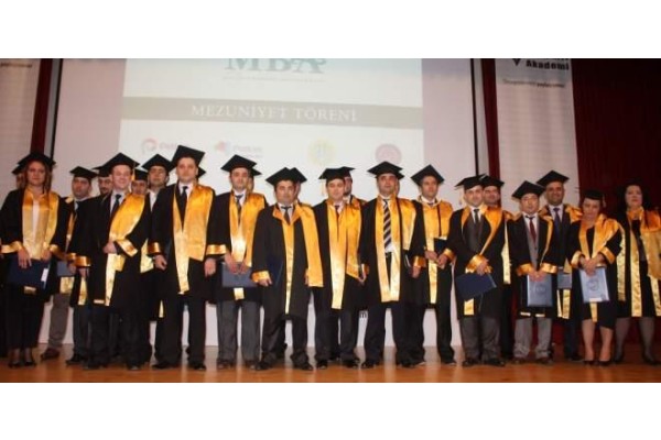 PETKİM AKADEMİ 2. DÖNEM MEZUNLARI DİPLOMALARINI ALDI