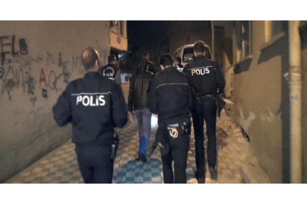 ALİAĞA’DA ARANAN 4 KİŞİ YAKALANDI