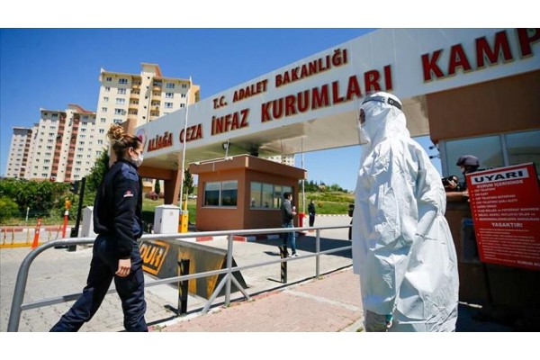 CEZAEVLERİNDE AŞILAMA BAŞLADI