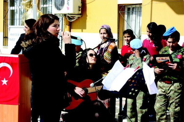 ALİAĞA ORTAOKULU ÇANAKKALE ŞEHİTLERİNİ ANDI