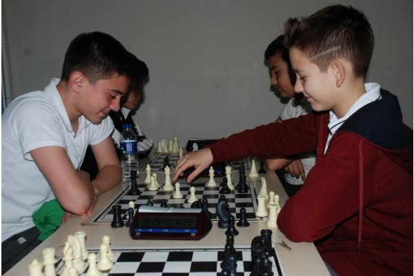 SATRANÇ TURNUVASI HEYECANI YAŞANDI