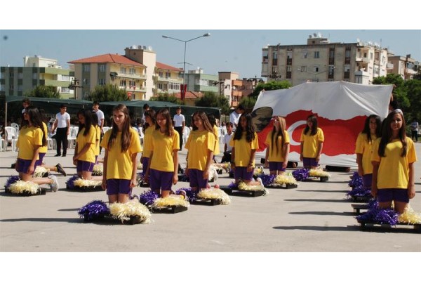 GENÇLİK ATA'NIN İZİNDE