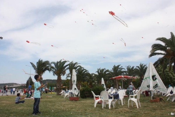 UÇURTMALAR GÖKYÜZÜNÜ SÜSLEDİ