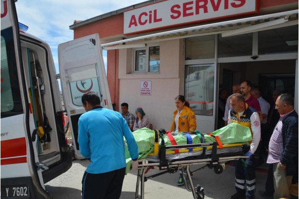 ALİAĞALI GENÇ VAHİTCAN ELEKTRİK AKIMINA KAPILDI