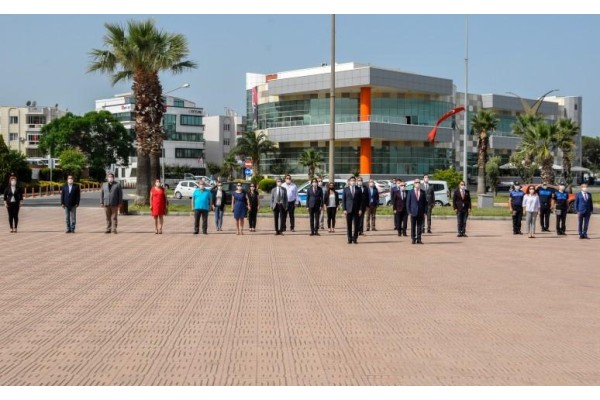 ATA’NIN HUZURUNDA SOSYAL MESAFELİ TÖREN