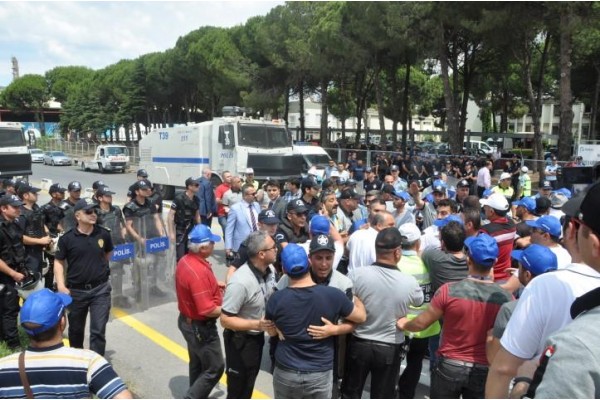 PETKİM’DE TİS DİRENİŞİ