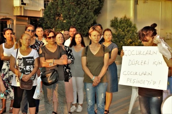 ALİAĞALI KADINLAR "ÇOCUK İSTİSMARINA DUR” DEDİ