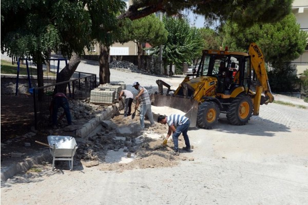 BERGAMA’NIN YOLLARI YAPILIYOR