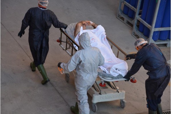 TARLASINI İLAÇLARKEN ZEHİRLENDİ