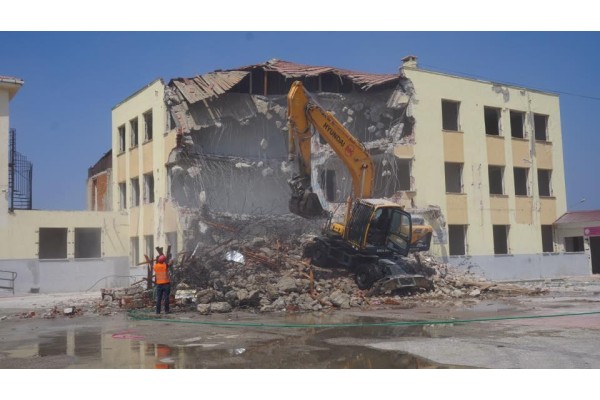 AKILLI OKUL İÇİN YIKIM BAŞLADI