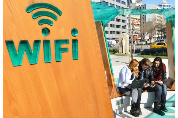 BÜYÜKŞEHİRDEN ALİAĞA'YA ÜCRETSİZ İNTERNET KEYFİ