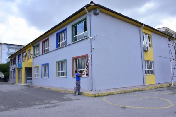 OKULLARDA BOYA VE BAKIM ÇALIŞMALARI YAPILIYOR