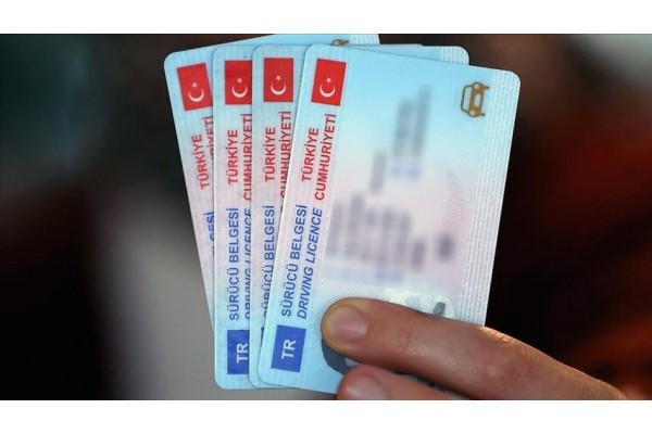 Sürücü belgelerini değiştirme süresi uzatıldı