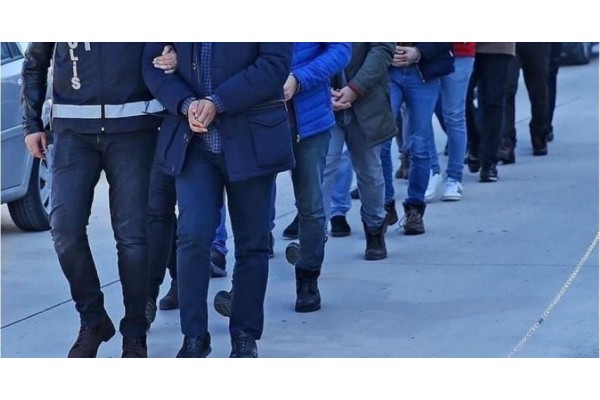 FETÖ operasyonunda 10 kişi yakalandı