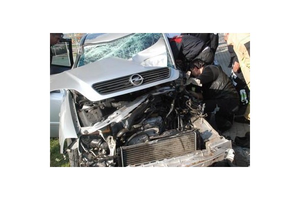 BABASINDAN İZİNSİZ ALDIĞI OTOMOBİLLE KAZA YAPTI!