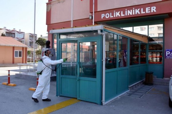 SAĞLIK KURUMLARI DA DEZENFEKTE EDİLDİ