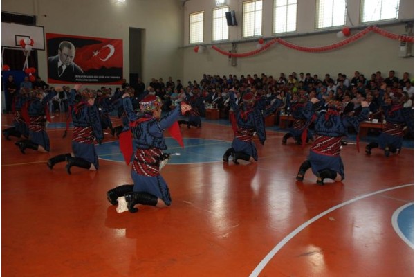 CEZAEVİNDE BAYRAM COŞKUSU