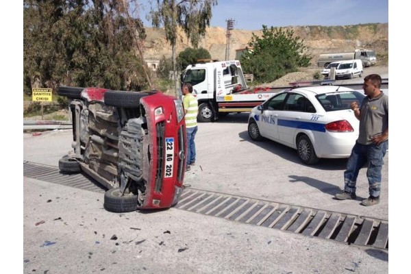 TRAFİK KAZASI: 3 YARALI