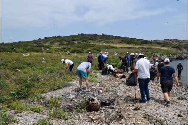 TAVŞAN ADASI’NDA TEMİZLİK YAPILDI