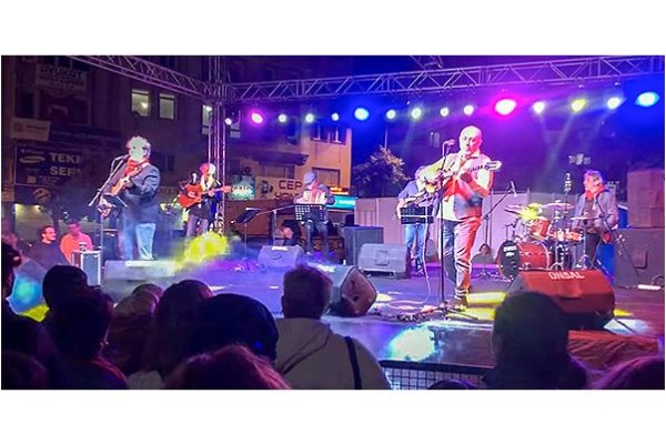 BÜYÜKŞEHİR BAYRAM COŞKUSUNU ALİAĞA’DA DA YAŞATTI