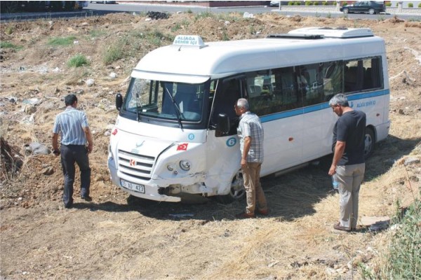 ALİAĞA’DA TRAFİK KAZASI, 2 YARALI