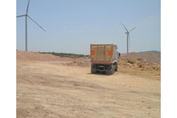 KAMYONUNUN ALTINDA KALDI, HAYATINI KAYBETTİ