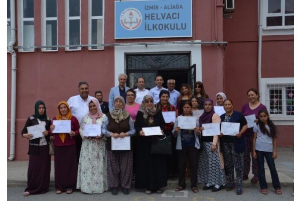 KURSİYERLER SERTİFİKALARINI ALDI