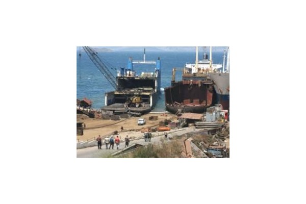 Komşudaki kriz, Gemi Sökümcülere “YARADI”