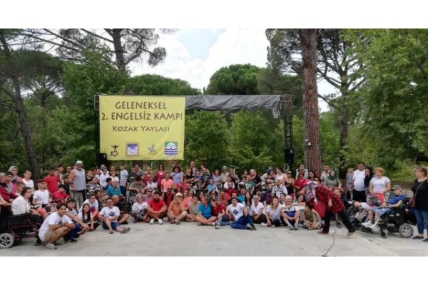KOZAK YAYLASI’NIN SERİNİNDE ENGELSİZ KAMP