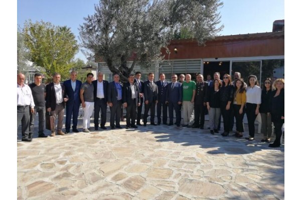 MUHTARLARDAN YEMEKLİ KUTLAMA!