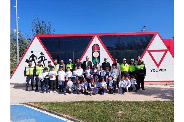 Öğrencilere trafik eğitimi verildi