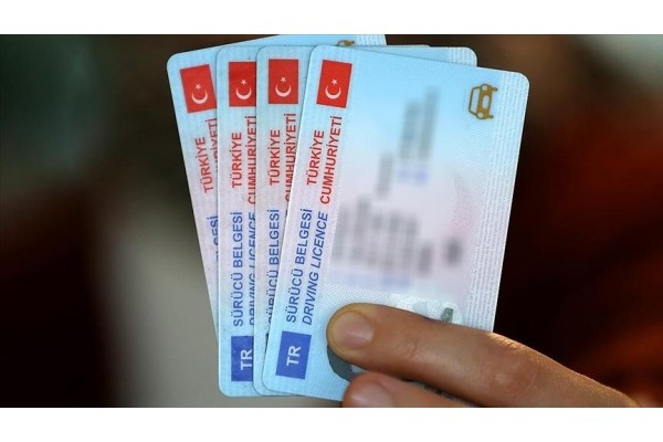 Sürücü belgelerini değiştirme süresi uzatıldı
