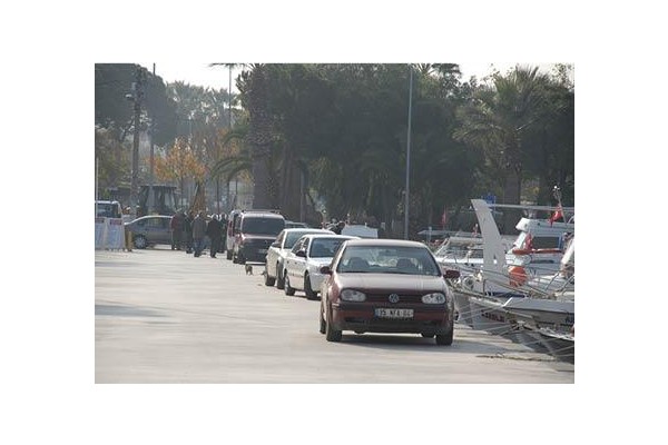 SAHİL BANDI ARAÇ İŞGALİNDE...