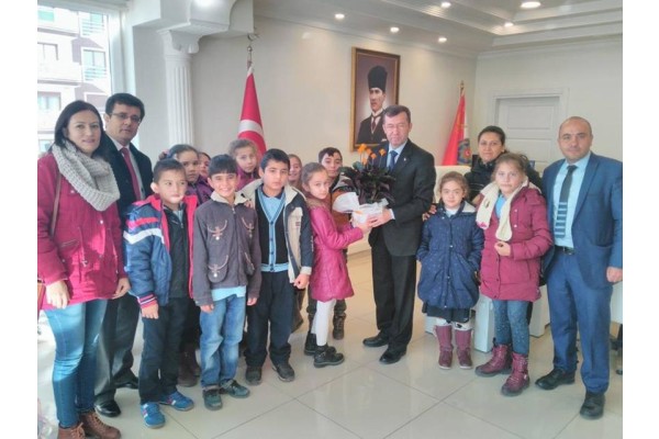 ÖĞRENCİLERDEN EMNİYET VE JANDARMA’YA DESTEK