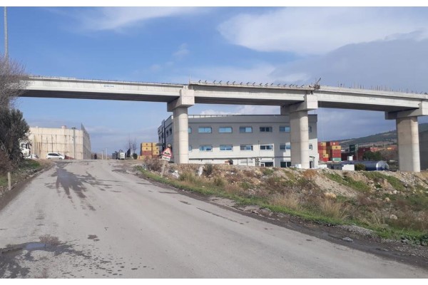 KÖPRÜDEN DÜŞEN İŞÇİ HAYATINI KAYBETTİ