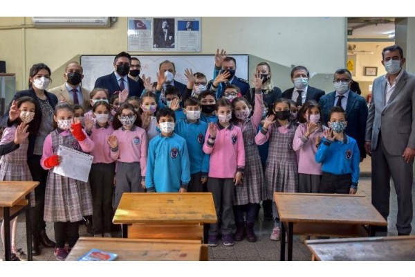 ÖĞRENCİLER KARNE COŞKUSUNU YAŞADI