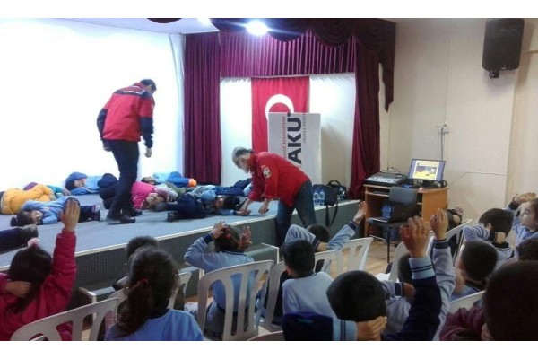 AKUT YENİ ŞAKRAN’DAKİ ÖĞRENCİLERİ BİLGİLENDİRDİ